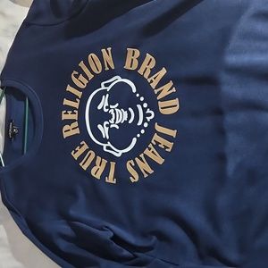 Crew neck sweat shirt.